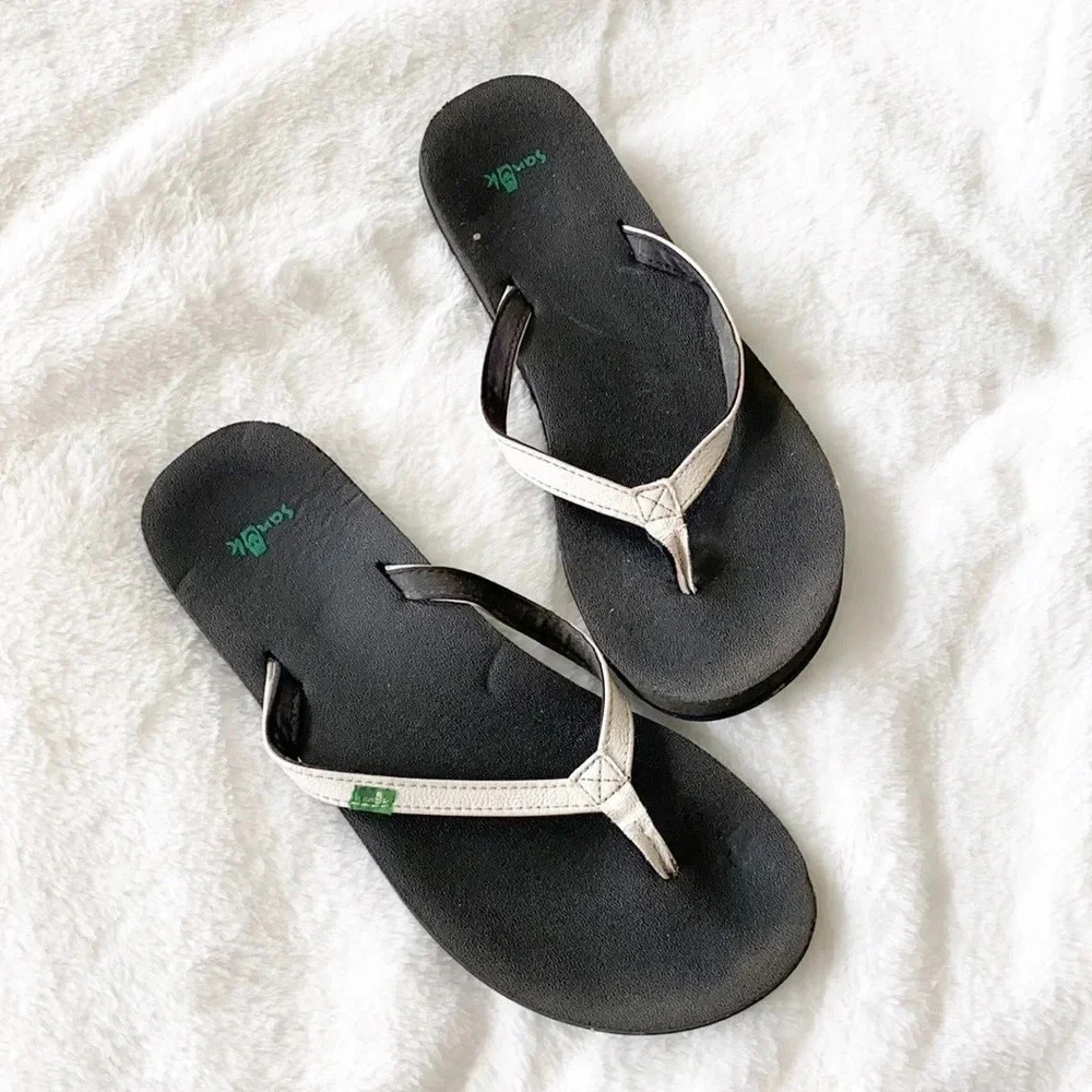 Sanuk black and silver yoga joy sandals